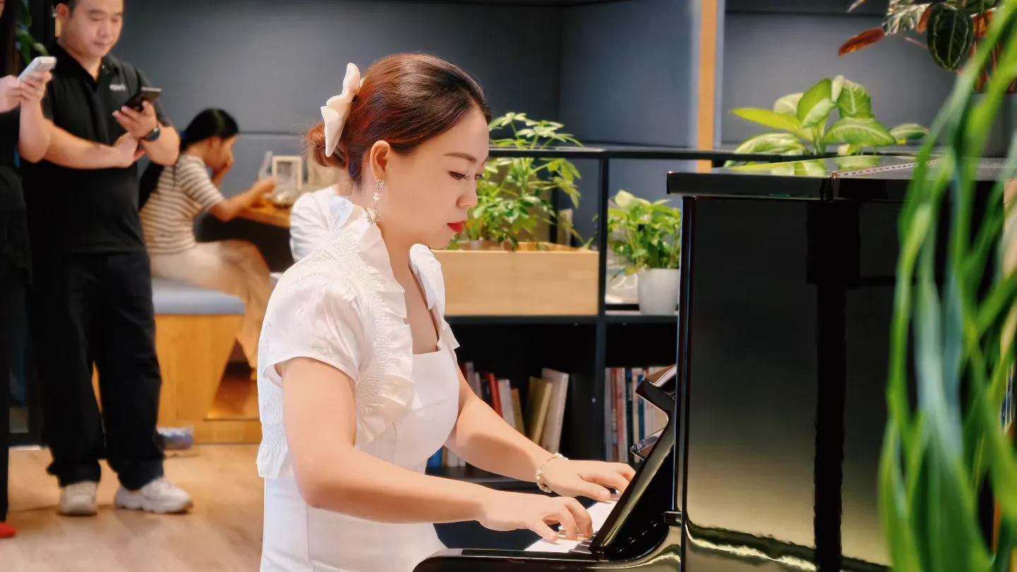 美美老师中秋钢琴独奏音乐会演出照片